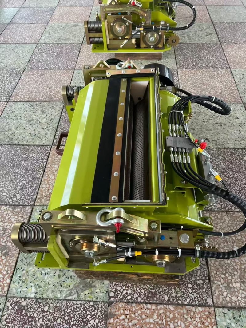 Grain crushing roller