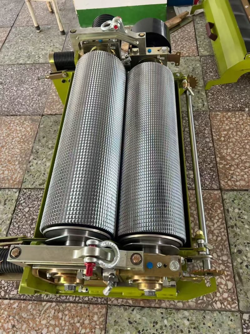 Grain crushing roller